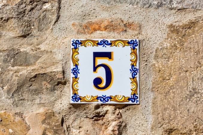 House Number 5 Numerology: Meaning, Pros & Vastu Tips