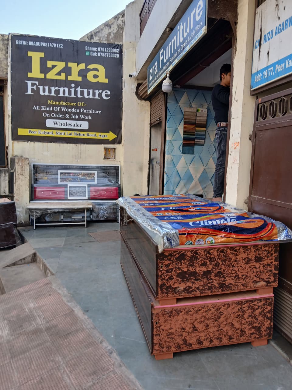 Showroom (Standalone Building) available on Rent in Agra