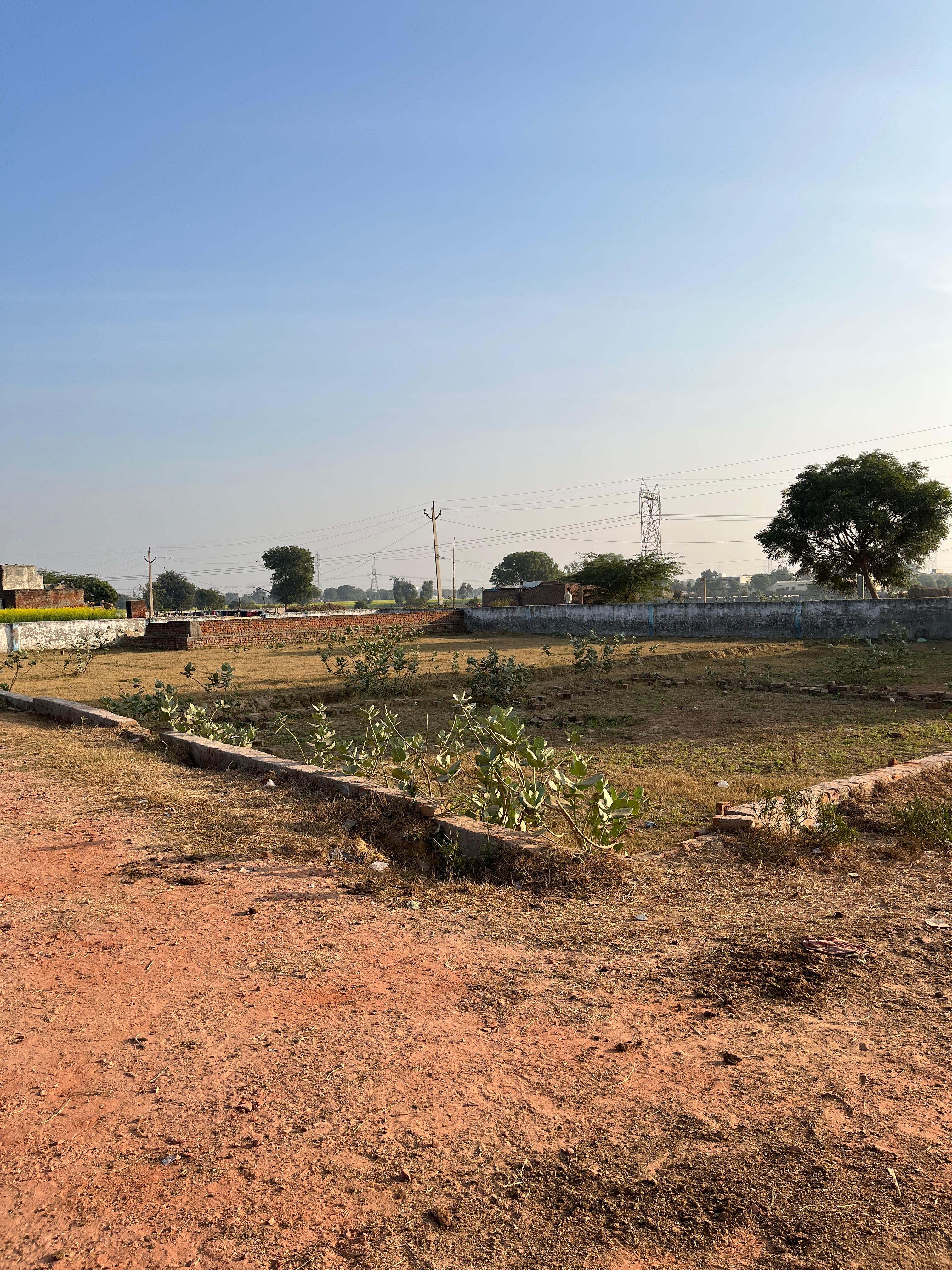 100 Sq yd Land in Mauza Mubarik Pur