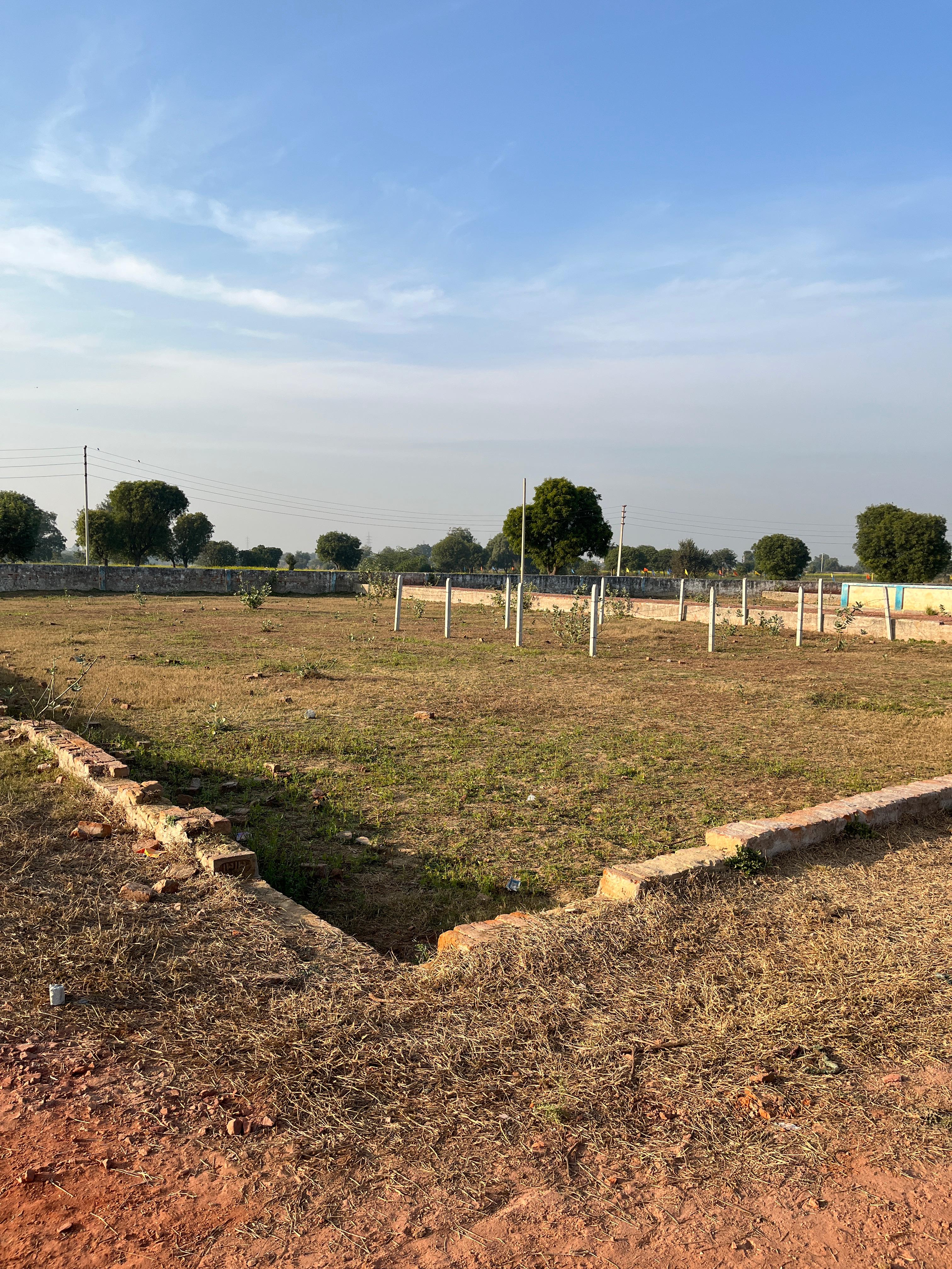 200 Sq yd Land in Mauza Mubarik Pur