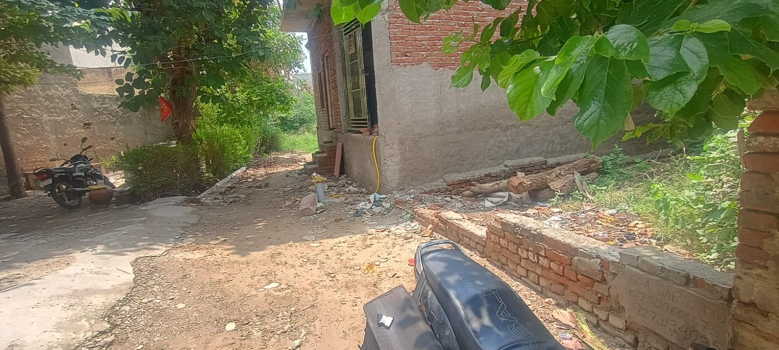 75 Sq yd Land in Bodla Bichpuri Road pe Kalwari Churaha