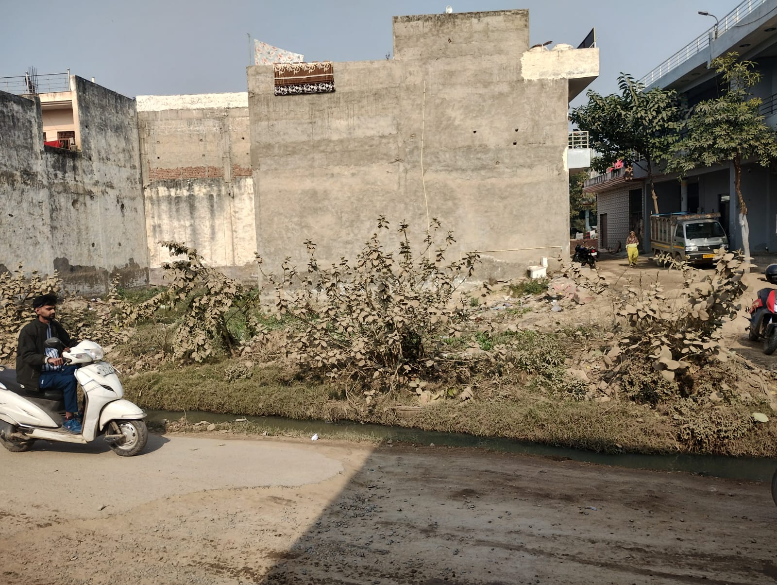 228 Sq yd Corner Land in Taal Semri
