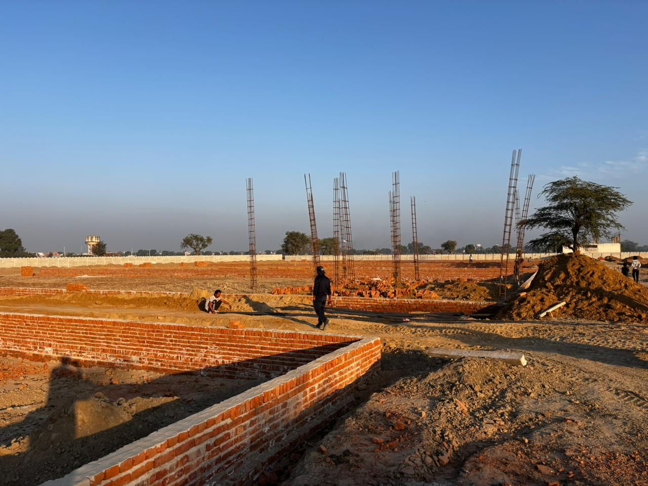 AGRA KI PRIME LOCATION PAR PLOT FOR SALE NEAR BY MADHUNAGAR