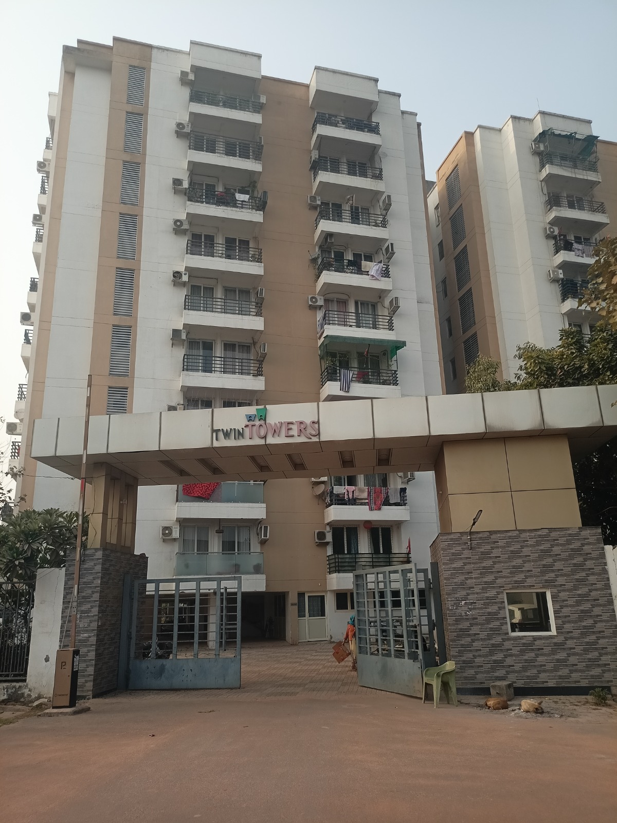 2 BHK Apartment in Tajganj