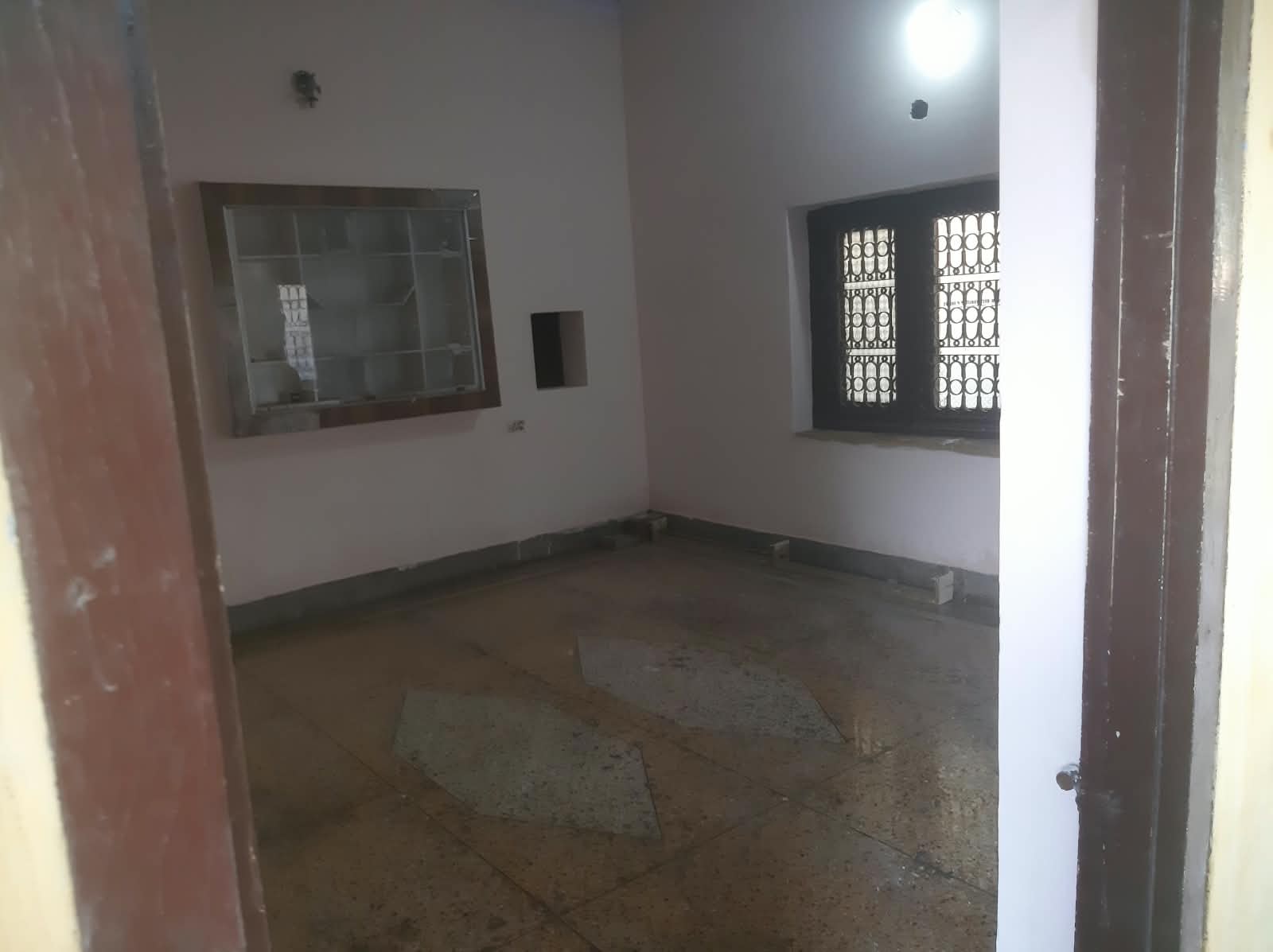 Independent House in 49 COD colony near Navdeep hospital Shahganj Agra
