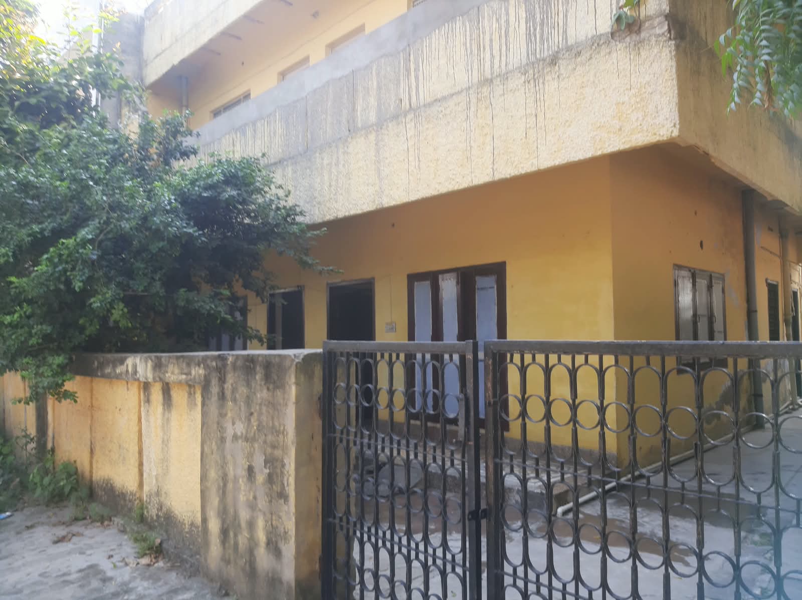 Independent House in 49 COD colony near Navdeep hospital Shahganj Agra