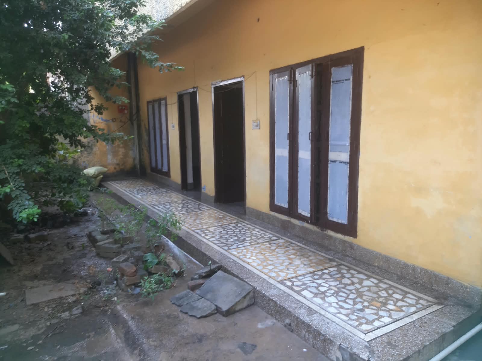 Independent House in 49 COD colony near Navdeep hospital Shahganj Agra